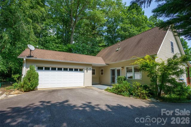 847 N Lakeside Drive, Hendersonville, NC 28739