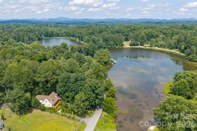 847 N Lakeside Drive, Hendersonville, NC 28739