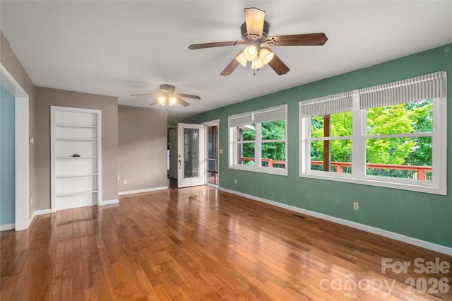 847 N Lakeside Drive, Hendersonville, NC 28739