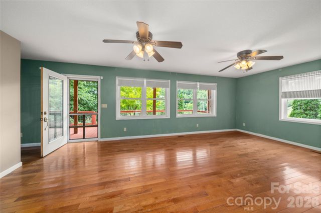 847 N Lakeside Drive, Hendersonville, NC 28739