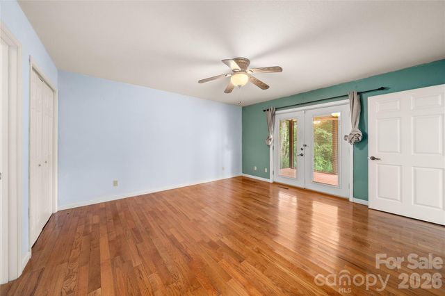 847 N Lakeside Drive, Hendersonville, NC 28739