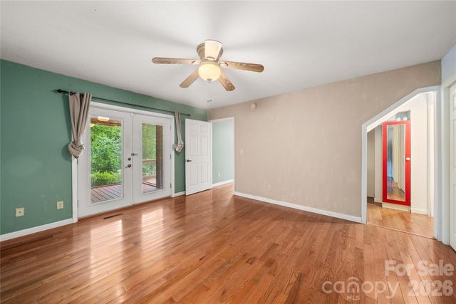 847 N Lakeside Drive, Hendersonville, NC 28739