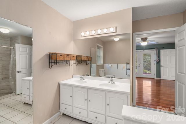 847 N Lakeside Drive, Hendersonville, NC 28739