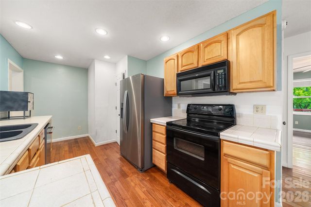 847 N Lakeside Drive, Hendersonville, NC 28739