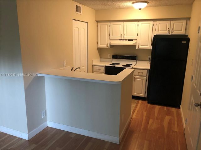 620 S Park Road 332, Hollywood, FL 33021