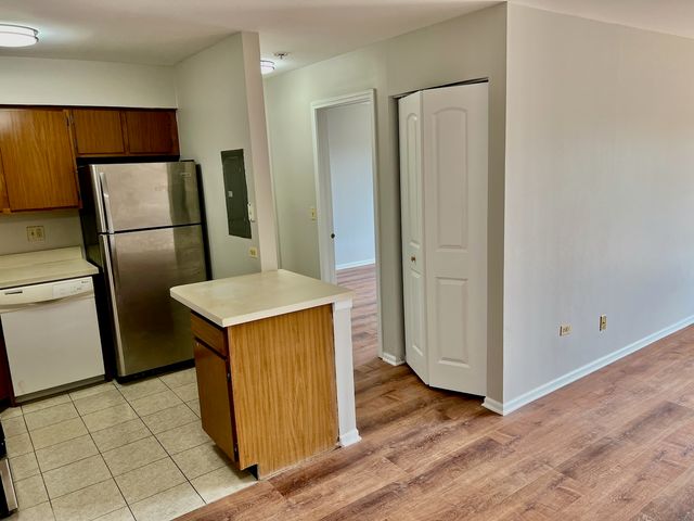 746 Prescott Drive 306, Roselle, IL 60172