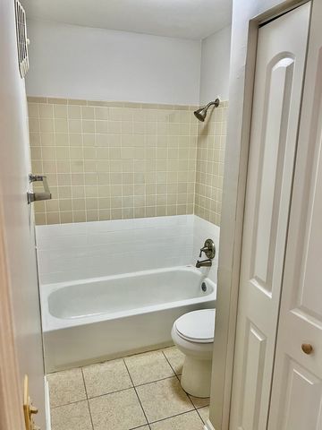 746 Prescott Drive 306, Roselle, IL 60172