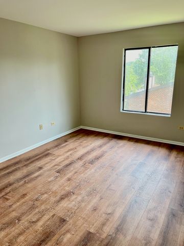 746 Prescott Drive 306, Roselle, IL 60172