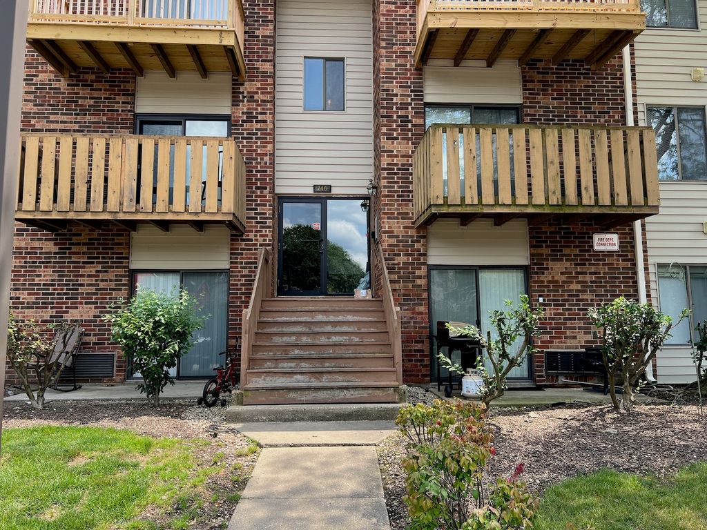 746 Prescott Drive 306, Roselle, IL 60172