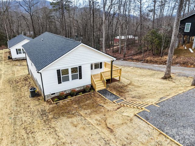 12 Knox Road, Black Mountain, NC 28711