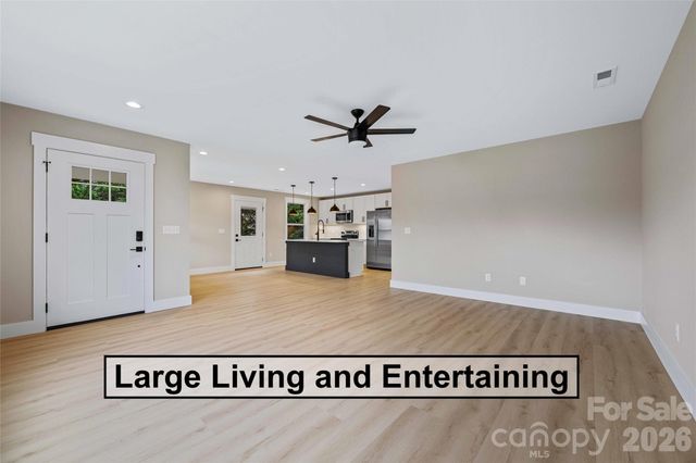 12 Knox Road, Black Mountain, NC 28711