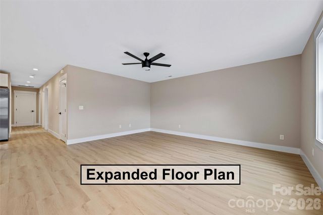 12 Knox Road, Black Mountain, NC 28711