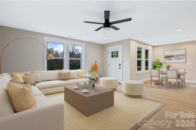 12 Knox Road, Black Mountain, NC 28711