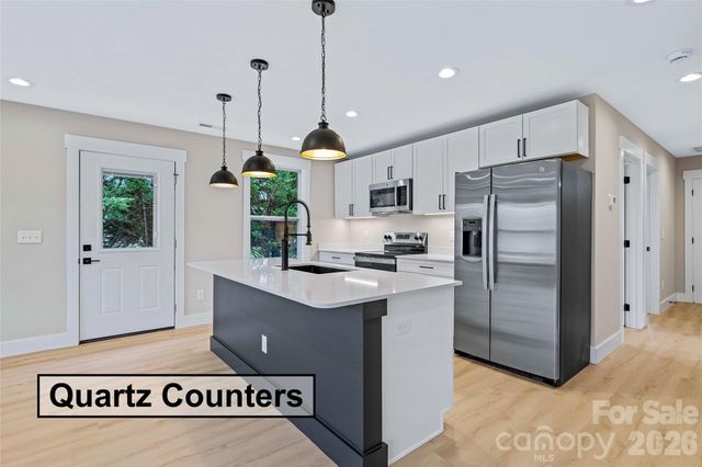 12 Knox Road, Black Mountain, NC 28711