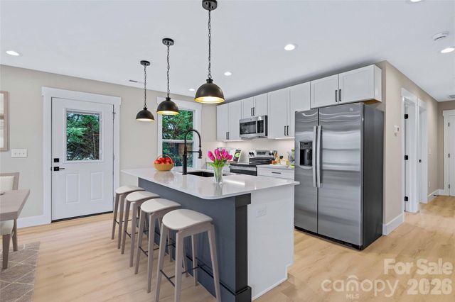 12 Knox Road, Black Mountain, NC 28711