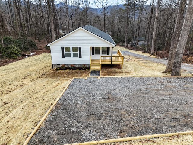 12 Knox Road, Black Mountain, NC 28711