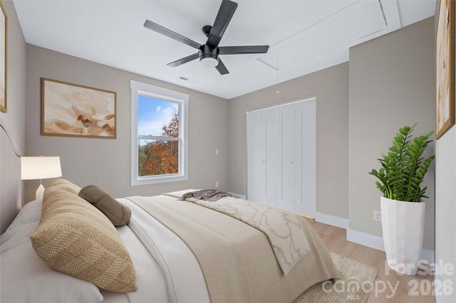 12 Knox Road, Black Mountain, NC 28711