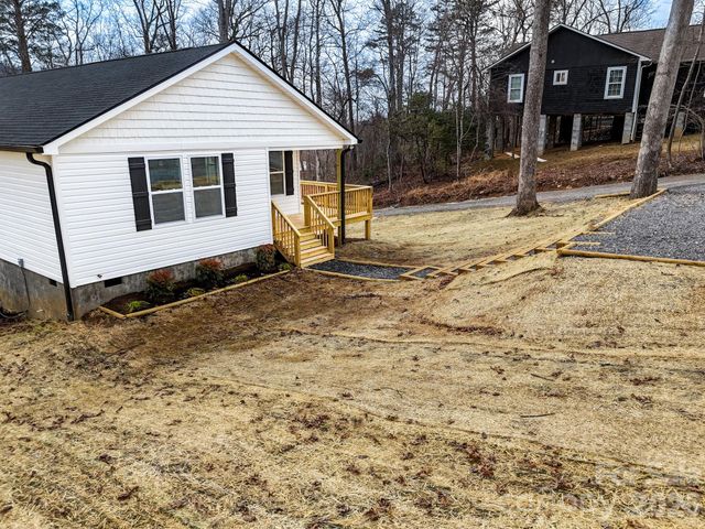 12 Knox Road, Black Mountain, NC 28711