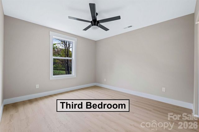 12 Knox Road, Black Mountain, NC 28711