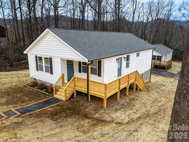 12 Knox Road, Black Mountain, NC 28711