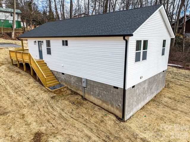 12 Knox Road, Black Mountain, NC 28711