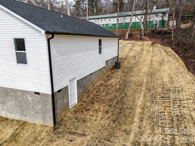 12 Knox Road, Black Mountain, NC 28711