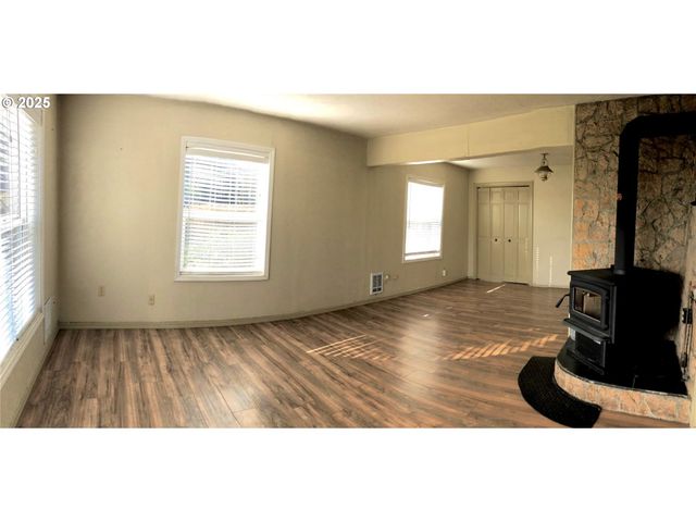 2678 DRIFT CREEK Rd Ne, Silverton, OR 97381