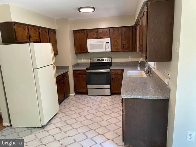 10278 COLONY PARK DR, Fairfax, VA 22032