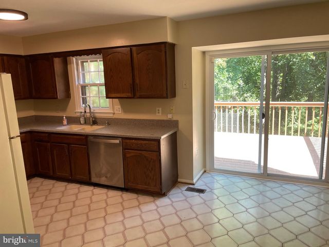 10278 COLONY PARK DR, Fairfax, VA 22032