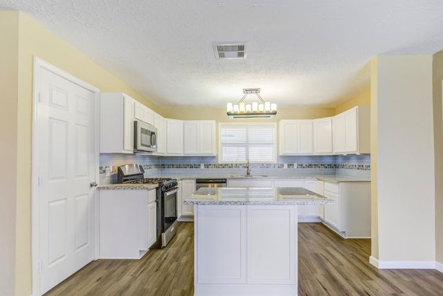 1406 W Talmage Street, Alvin, TX 77511