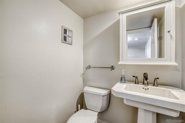 10135 W Iowa Avenue, Lakewood, CO 80232