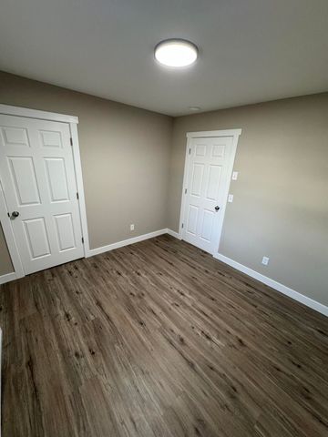 808 E Walnut Street, Aurora, MO 65605