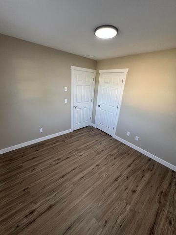 808 E Walnut Street, Aurora, MO 65605