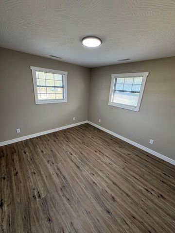 808 E Walnut Street, Aurora, MO 65605