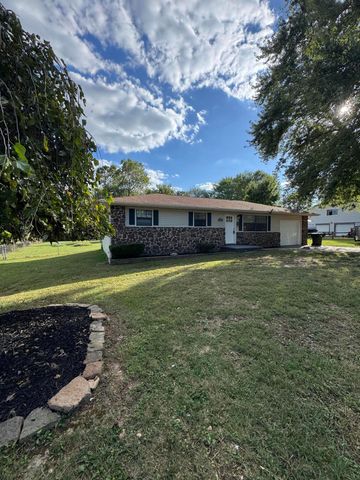 808 E Walnut Street, Aurora, MO 65605