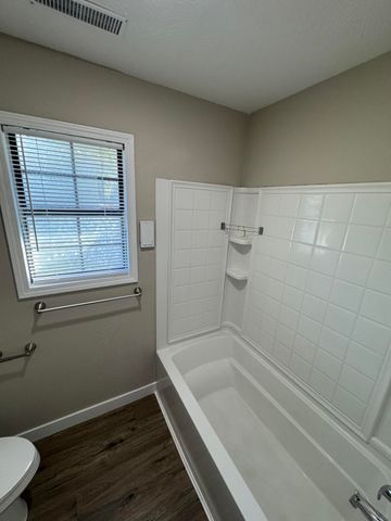 808 E Walnut Street, Aurora, MO 65605