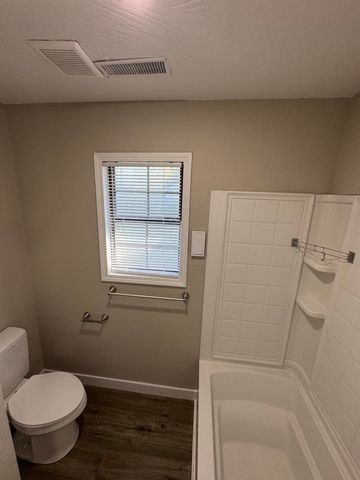 808 E Walnut Street, Aurora, MO 65605