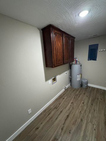 808 E Walnut Street, Aurora, MO 65605