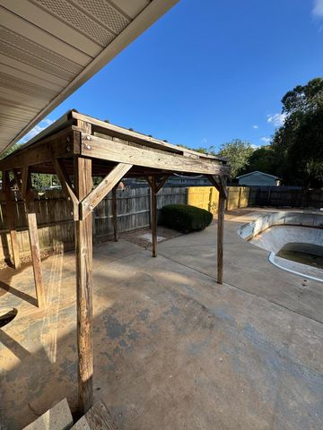 808 E Walnut Street, Aurora, MO 65605