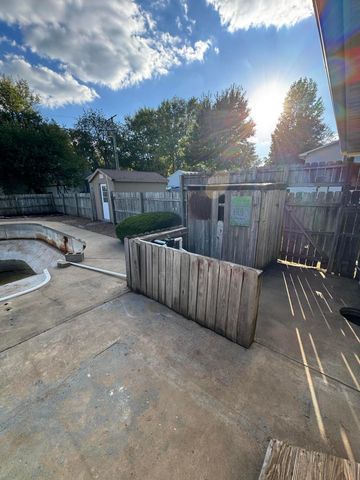 808 E Walnut Street, Aurora, MO 65605