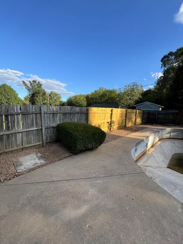 808 E Walnut Street, Aurora, MO 65605