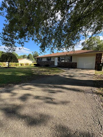 808 E Walnut Street, Aurora, MO 65605