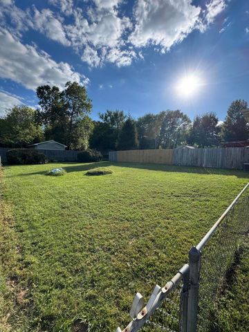 808 E Walnut Street, Aurora, MO 65605