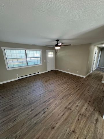 808 E Walnut Street, Aurora, MO 65605