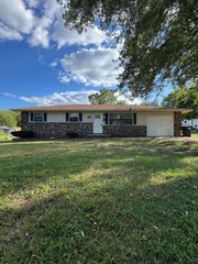 808 E Walnut Street, Aurora, MO 65605