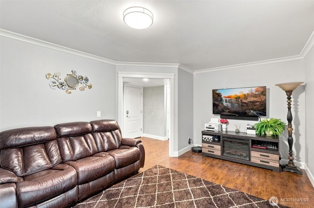 211 S 78th Street, Tacoma, WA 98408