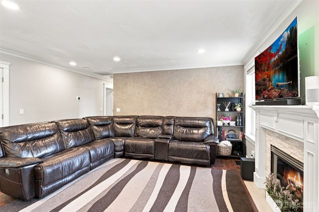 211 S 78th Street, Tacoma, WA 98408