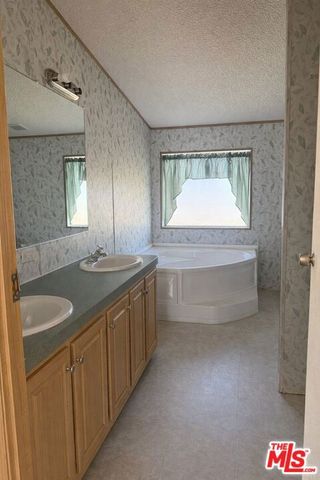 6288 Maricopa Road, Phelan, CA 92371