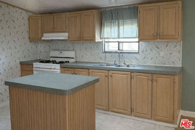 6288 Maricopa Road, Phelan, CA 92371