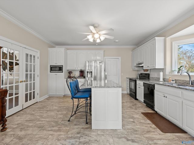 200 Canoe Creek Road, Rainbow City, AL 35906